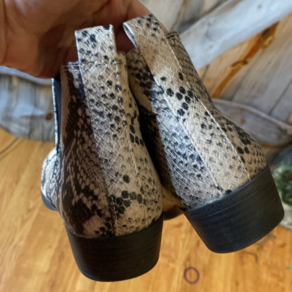 SO Snakeskin Zip Heeled Ankle Boots - Picture 4 of 8